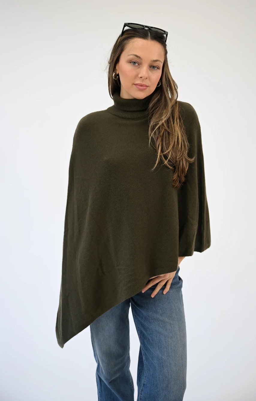 NWT SRG Atelier Axele Cashmere Knit Cape